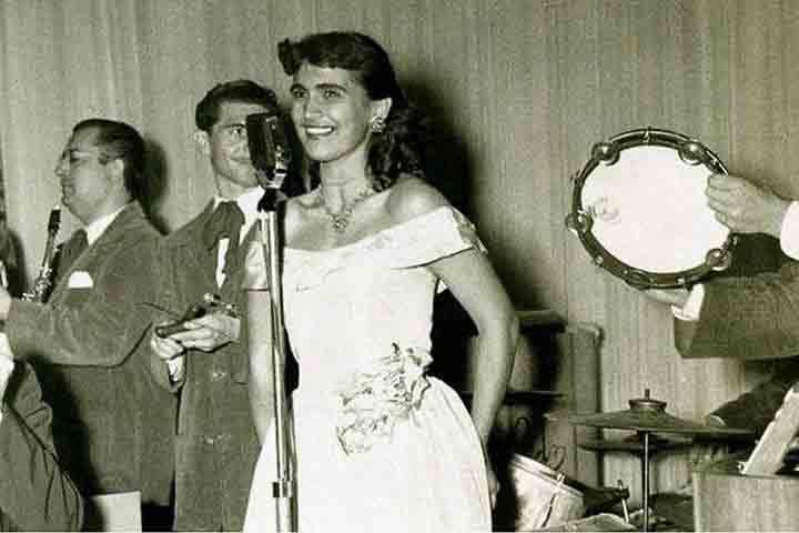 Ela era a mais nova de sete irmãos e desde pequena conviveu com música. Seu pai, que conhecido como “Fêgo Camargo”, era músico de formação e fazia apresentações em festas, casamentos e recitais. Hebe o acompanhava nesses eventos. 
. Foto: Reprodução: Flipar