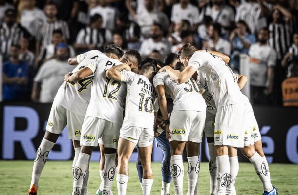 O Santos perdeu de 2 a 1 para o Fortaleza, na Vila Belmiro, e está rebaixado para a Série B pela primeira vez - Veja as notas - Foto: Raul Baretta/Santos FC