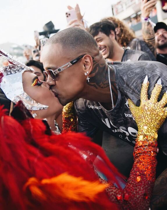 Lore Improta e Léo Santana no Desfile das Campeãs Reprodução/Instagram - 19.02.2024