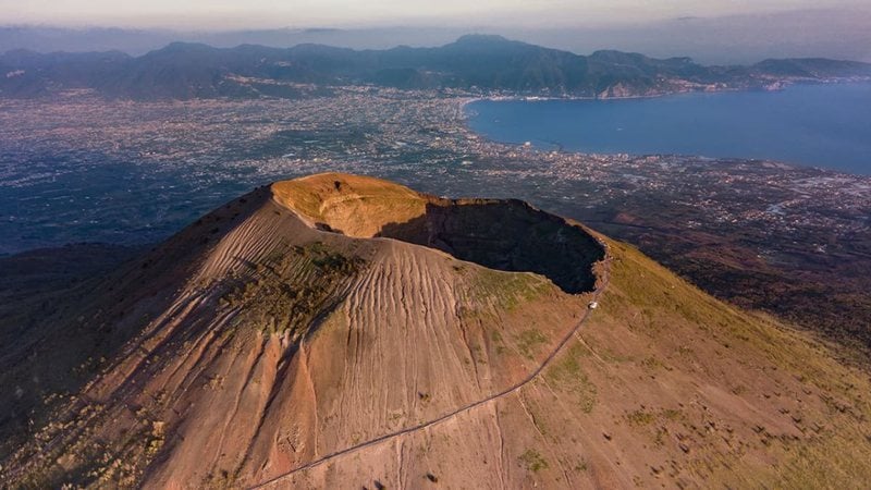 Vulcão Campi Flegrei, em Nápoles The Dronaut/Wikimedia Commons