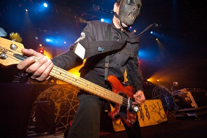 Em 2010, a banda sofreu um duro golpe com a morte do baixista Paul Gray.  Reprodução: Flipar