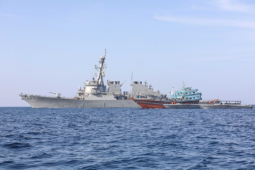 Golfo de Omã: Entre o Irã e Omã, liga o Mar da Arábia ao Golfo Pérsico, sendo importante por suas rotas de transporte de petróleo e sua posição estratégica.
 Reprodução: Flipar