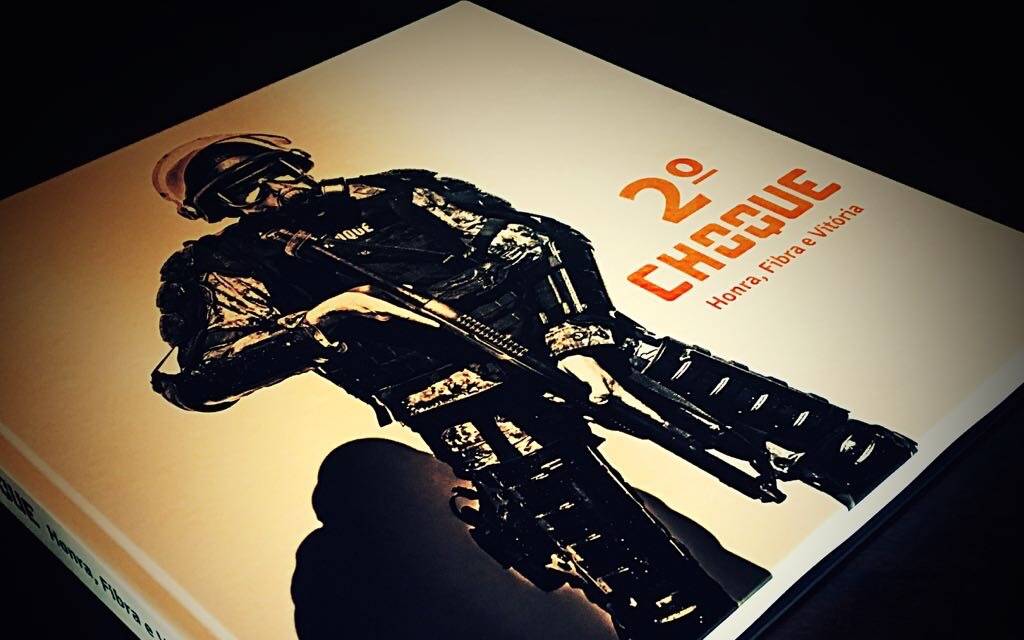 Livro de arte sobre o Segundo Batalhão de Choque - Polícia Militar do Estado de São Paulo. Foto: Major PM Luis Augusto Pacheco Ambar