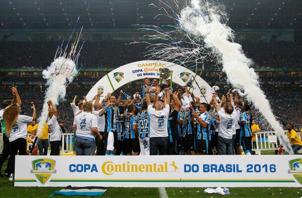 Oito títulos - Grêmio: dois Campeonatos Brasileiros (1981 e 1996), cinco Copas do Brasil (1989, 1994, 1997, 2001 e 2016) e uma Supercopa do Brasil (1990). - Foto: Lucas Uebel/Gremio FBPA Reprodução: Jogada10