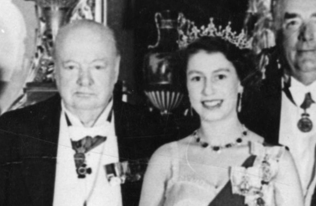 Em seu reinado, Elizabeth II nomeou 15 primeiros-ministros. O primeiro foi Winston Churchill, em 1952.. Foto: Divulgação/Buckingham Palace