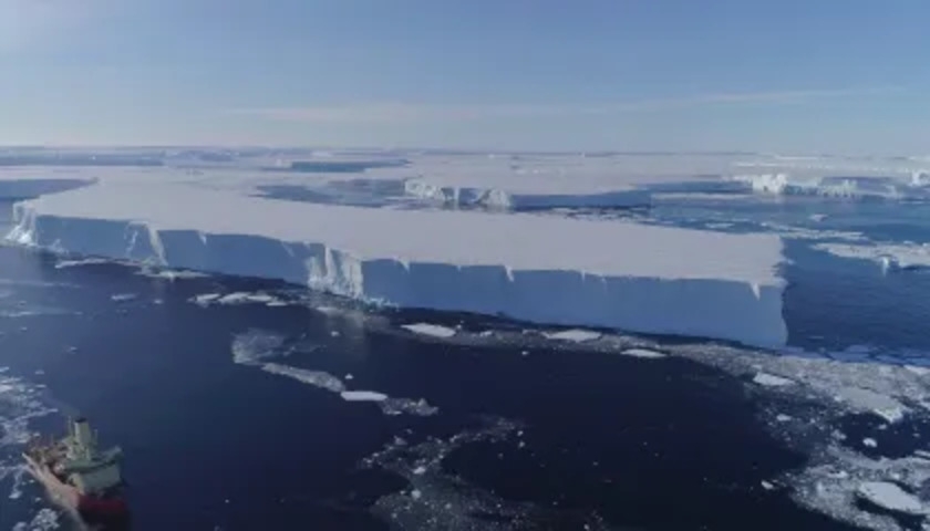 O Glaciar Thwaites, na Antártida, está mais vulnerável ao degelo do que se pensava. Essa é a conclusão de uma pesquisa de especialistas da Universidade da Califórnia.  Eles usaram dados de radar do espaço para fazer uma espécie de raio-x da região.  Reprodução: Flipar