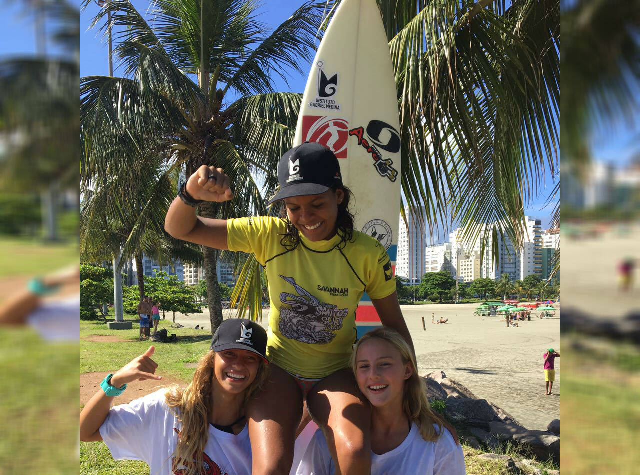 Rafaella Teixeira e amigas. Foto: Arquivo pessoal