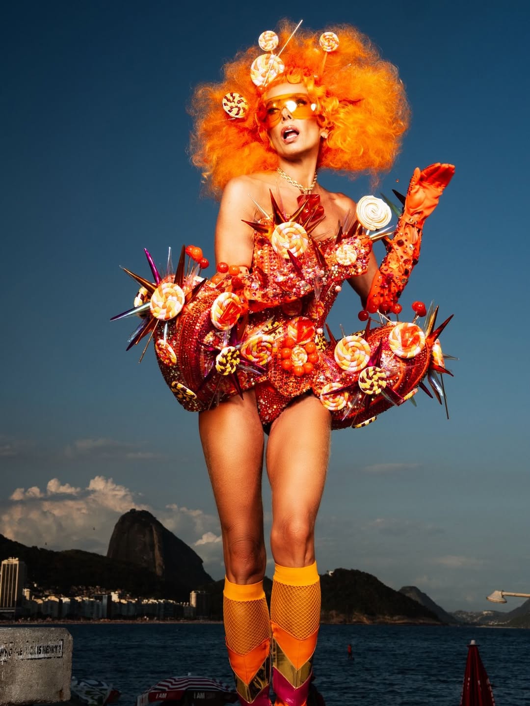 Adriane Galisteu com look carnavalesco. Foto: Reprodução/ Instagram @galisteuoficial