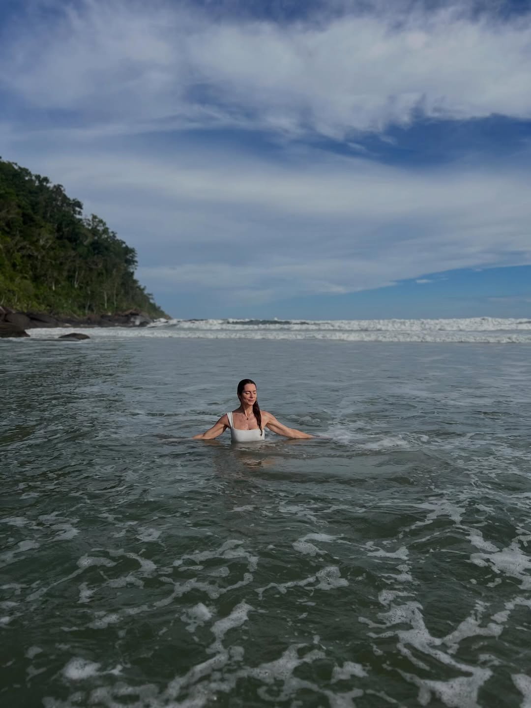 Leticia Spiller se refresca. Foto: Reprodução/ Instagram @arealspiller