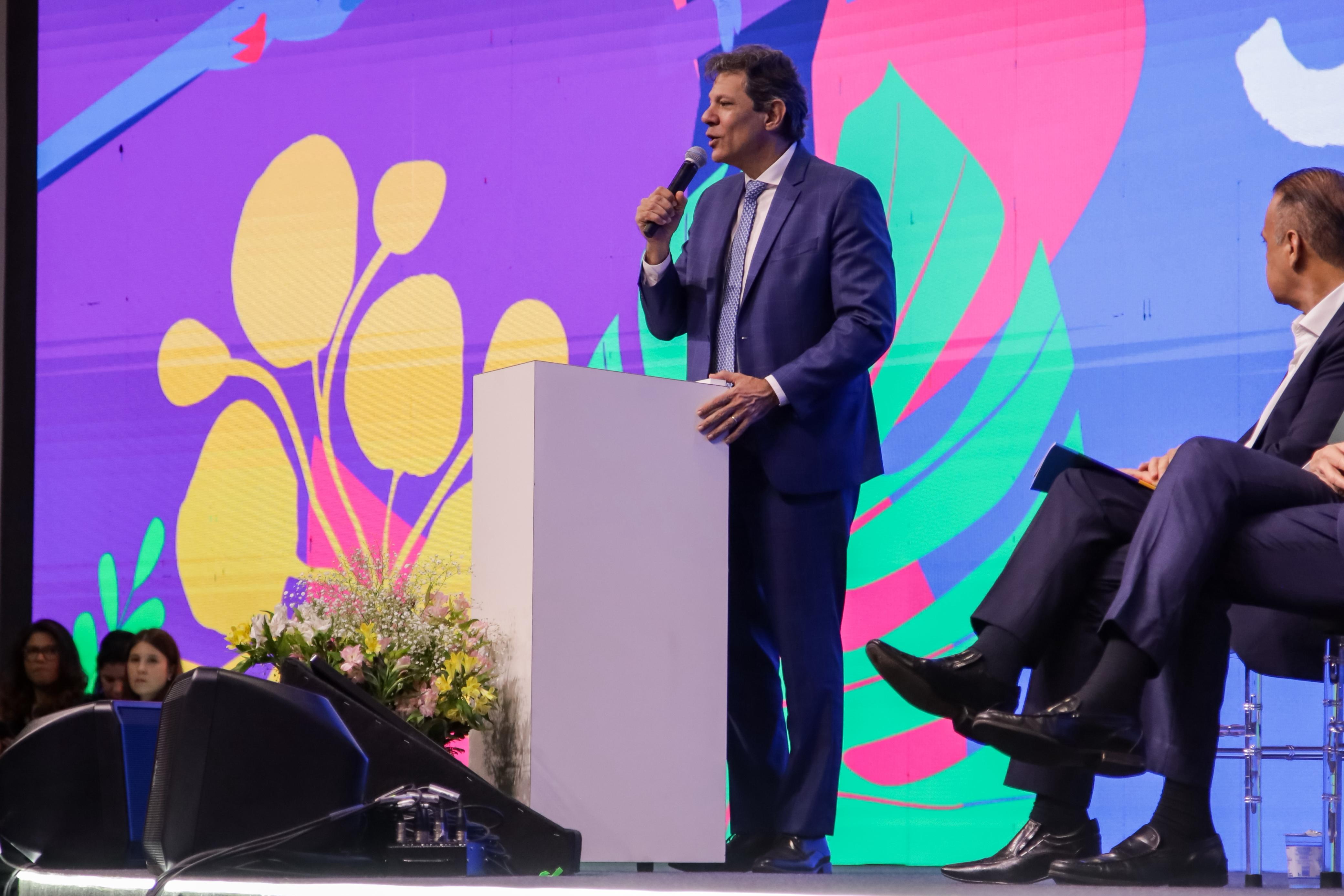 Ministro da Fazenda, Fernando Haddad, no Salão do Turismo 2025. Foto: MTUR