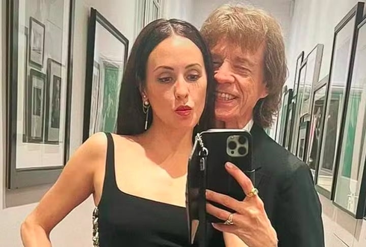 Após sofrer críticas em relação à diferença de idade com Mick Jagger, a namorada do cantor, Melanie Hamrick, rebateu os comentários ao dar uma entrevista ao jornal britânico The Times. Reprodução: Flipar