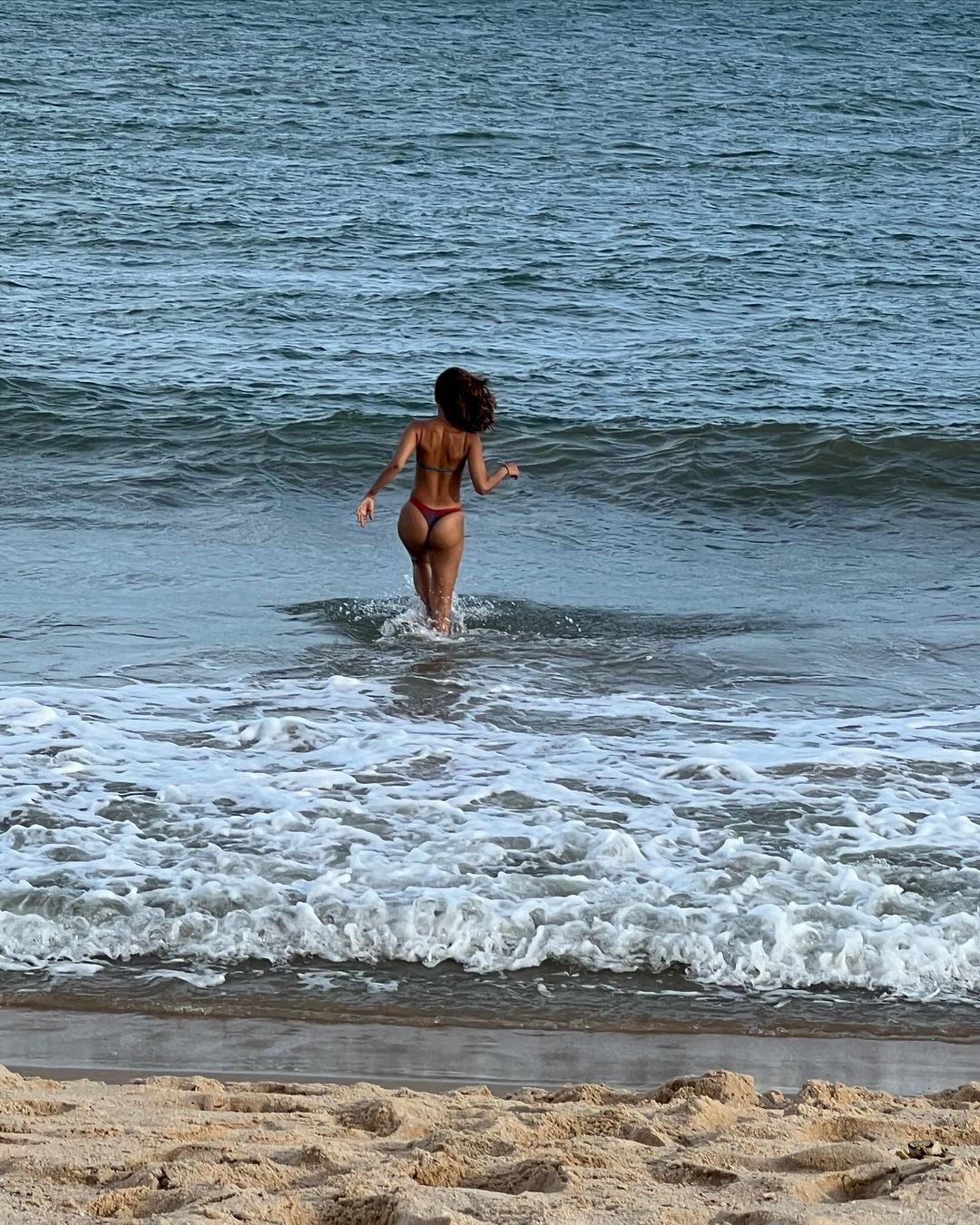Camila Pitanga abre álbum de fotos na praia. Foto: Reprodução/Instagram