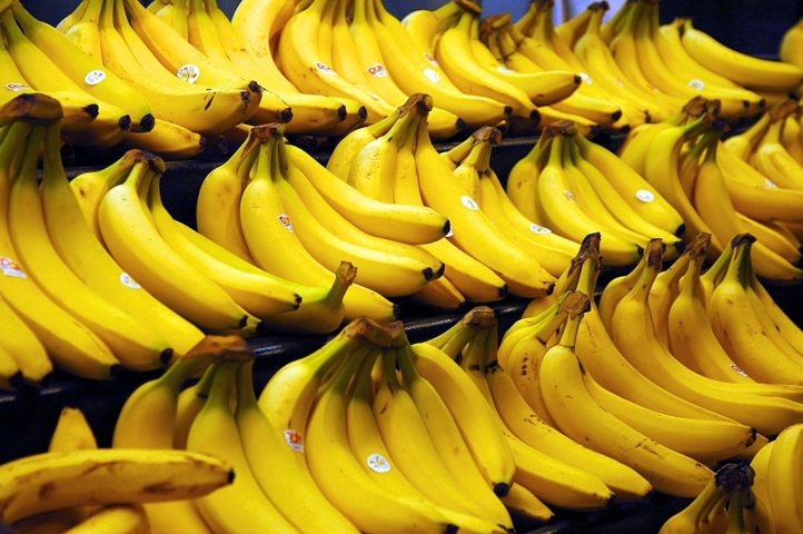 No Brasil, banana-ouro, banana-prata, banana-da-terra e banana-maçã são alguns exemplos de espécies populares de bananas. Reprodução: Flipar