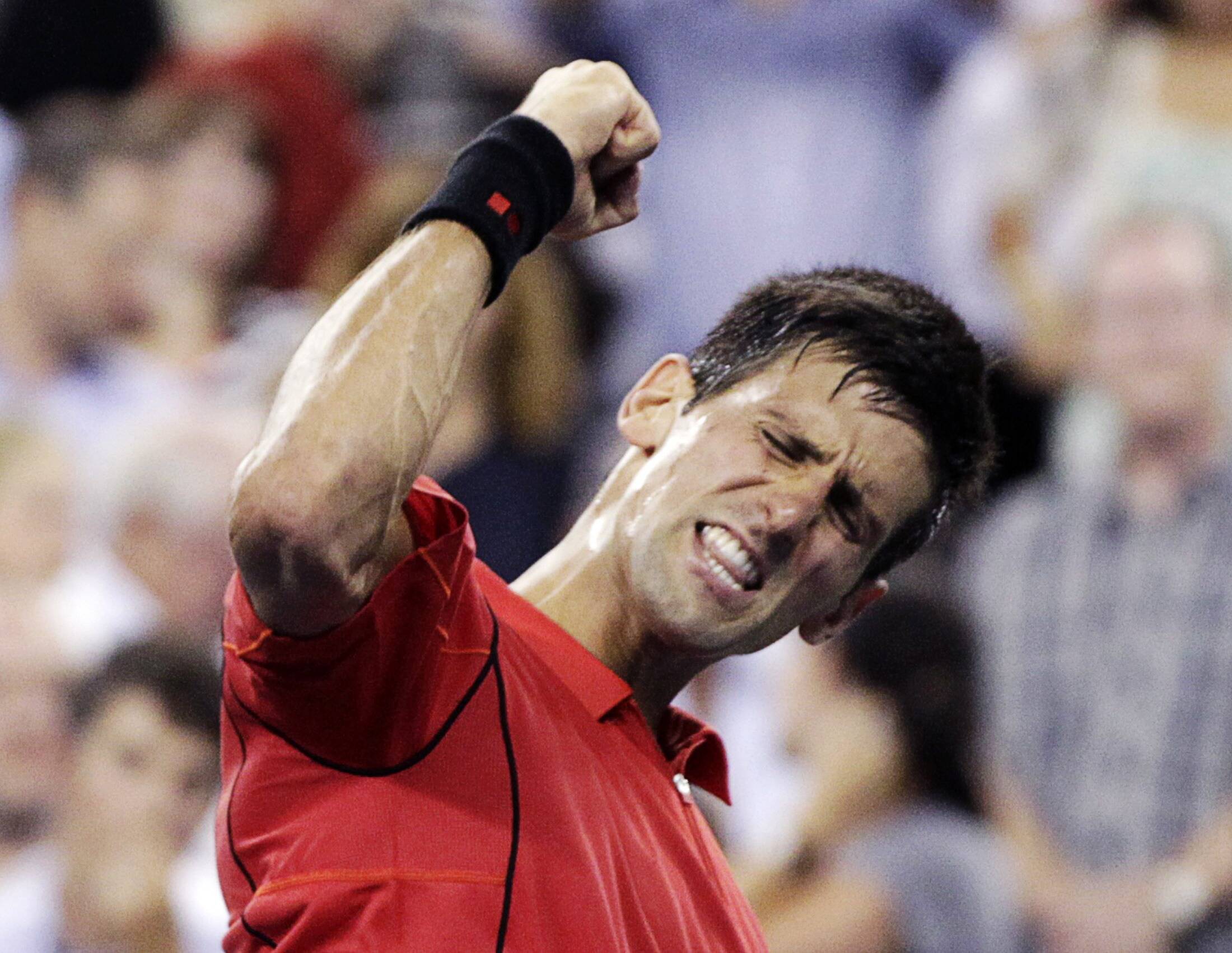 Djokovic vibra muito com vitória na estreia no Grand Slam. Foto: Shannon Stapleton/Reuters