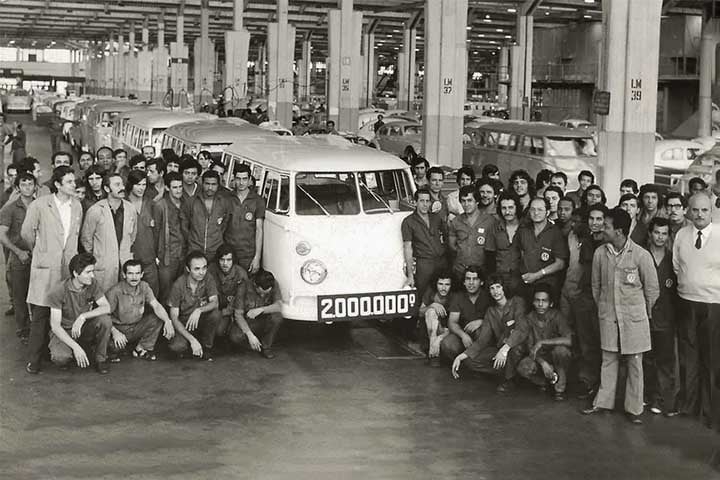 Ela foi pioneira como utilitário de carga e passageiros, influenciando o segmento de vans em todo o Brasil.
 Reprodução: Flipar