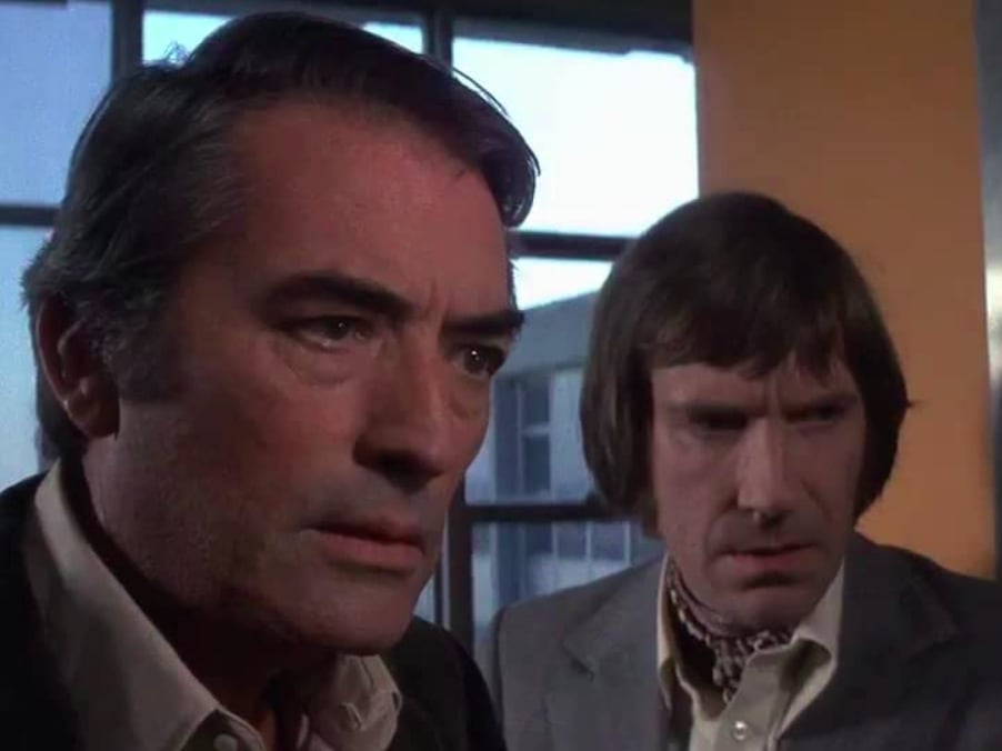 “A Profecia” (1976): Esse é outro filme recheado de histórias bizarras. Poucos meses após a primeira leitura de roteiro do elenco, o filho do ator principal, Gregory Peck, se suicidou. 
