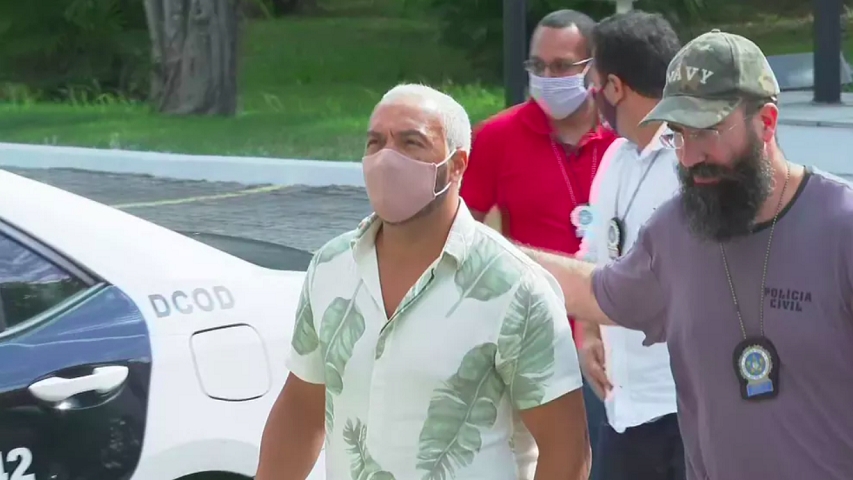 Em fevereiro de 2021, Belo foi preso novamente, dessa vez por desrespeitar as regras durante a pandemia de Covid-19. O cantor realizou um show no Complexo da Maré, no Rio de Janeiro, que não tinha licença das autoridades.  Reprodução: Flipar