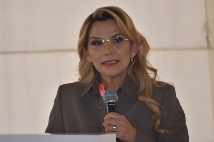 A ex-presidente boliviana Jeanine Áñez condenou a tentativa de golpe, assim como a Suprema Corte da Bolívia, que reforçou o pedido de apoio à democracia. Reprodução: Flipar