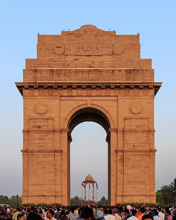 PORTÃO DA ÍNDIA – NOVA DELI, ÍNDIA
Construído em 1931, homenageia soldados indianos mortos na Primeira Guerra Mundial. É um marco nacional de memória e sacrifício. Reprodução: Flipar