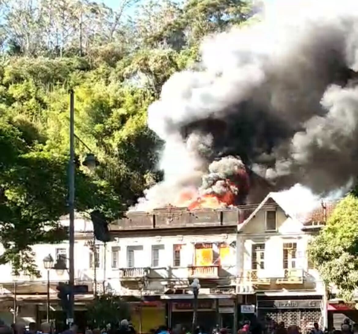 Casarão histórico pega fogo na Rua do Imperador. Foto: Vitor Blanco