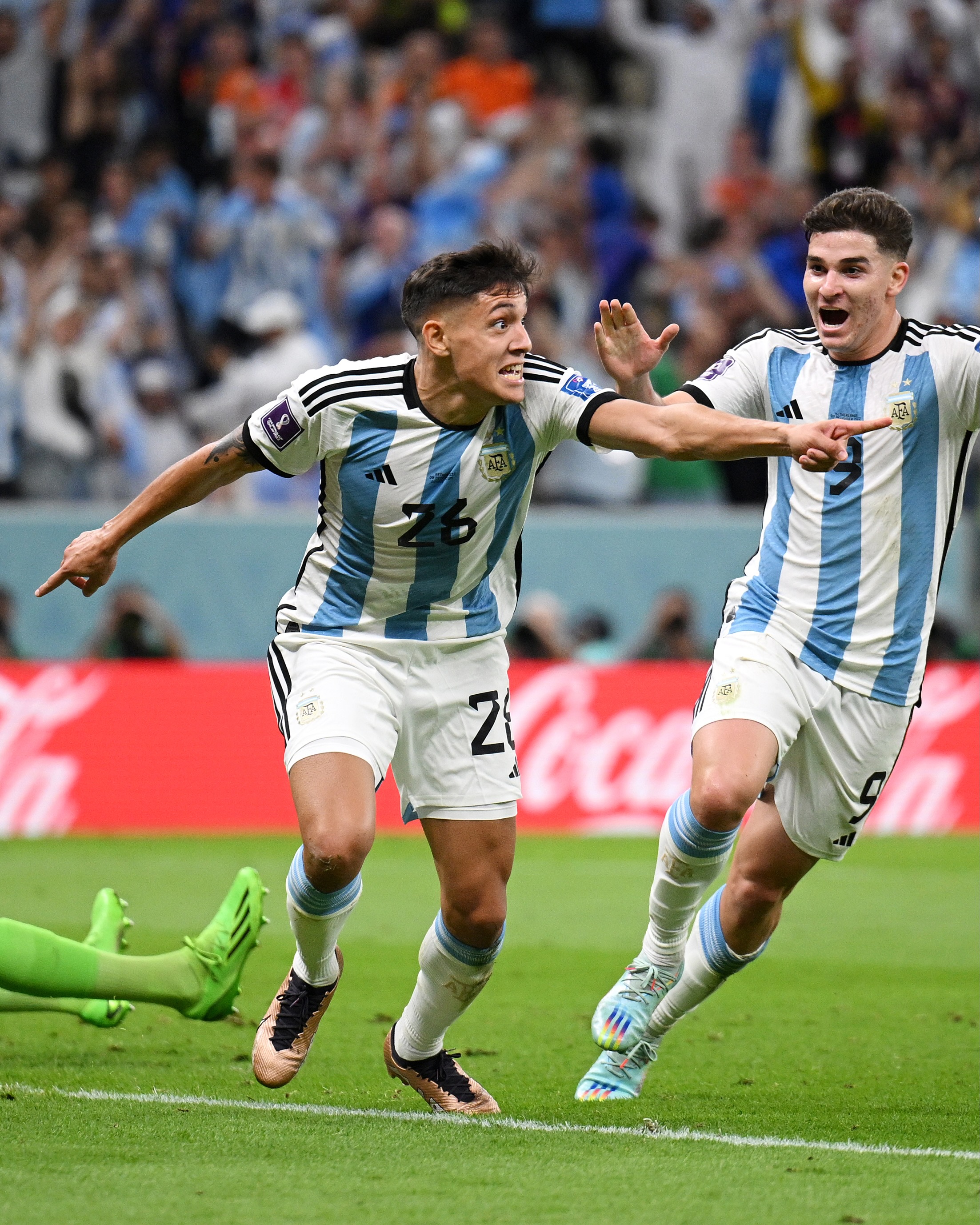 Após queda por erro em uniforme, argentinas vencem e choram - 08/08/2019 -  Esporte - Folha