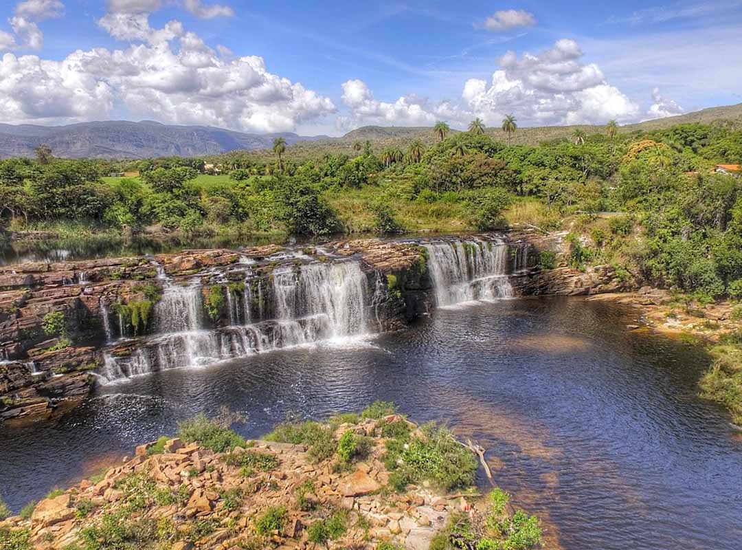 Parque Nacional da Serra do Cipó, Minas Gerais: O parque abrange uma área de aproximadamente 33 mil hectares e é conhecido por sua beleza cênica, com paisagens de cerrado, rios, cachoeiras, cânions e uma rica biodiversidade, com lobos-guará, tamanduás-bandeira, jaguatiricas, além de uma grande variedade de aves. Reprodução: Flipar