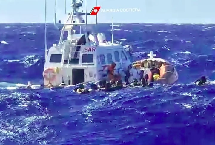 Em agosto de 2023, um naufrágio no Mar Mediterrâneo matou 41 imigrantes que estavam no Canal da Sicília, na Itália. Reprodução: Flipar