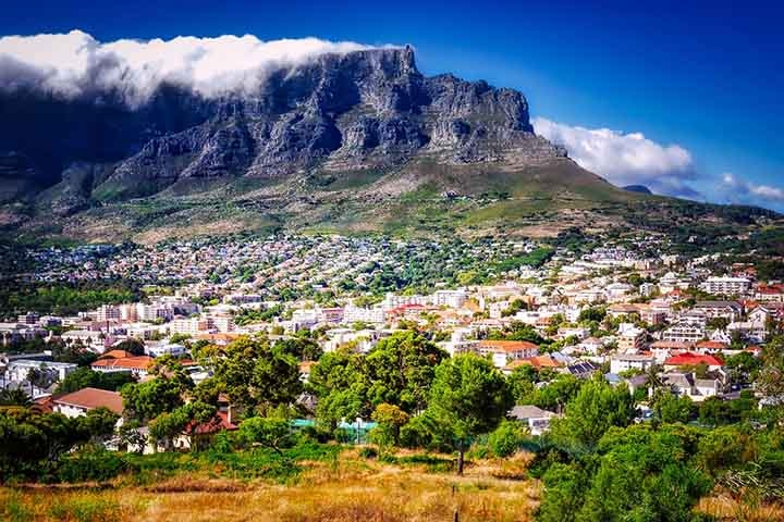 O ponto turístico mais importante da região e um dos símbolos da África do Sul é a Table Mountain (Montanha da Mesa).  Reprodução: Flipar