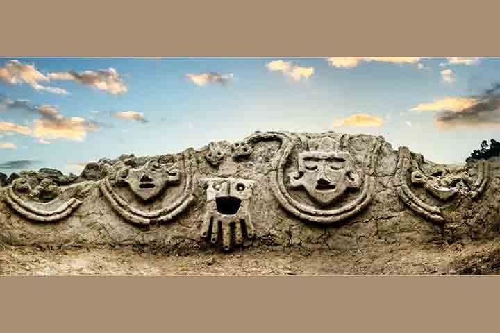 Com cerca de 5 mil anos, o sítio arqueológico de Caral é considerado o local em que formou-se a mais antiga civilização da América.
 Reprodução: Flipar