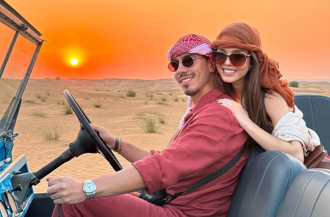 Gabriel David e Giovanna Lancellotti em uma viagem pelo deserto de Dubai Reprodução/Instagram