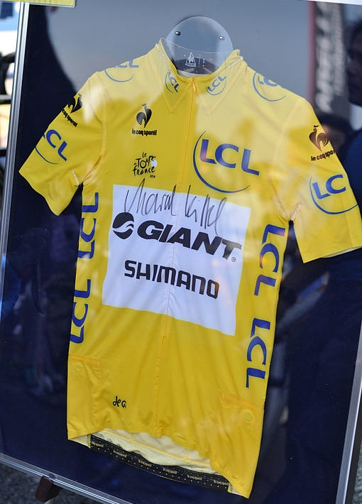 No Tour de France, os melhores ciclistas e equipes do mundo competem pelo famoso maillot jaune (camisa amarela), concedida ao ciclista com o menor tempo total ao final de todas as etapas. Reprodução: Flipar
