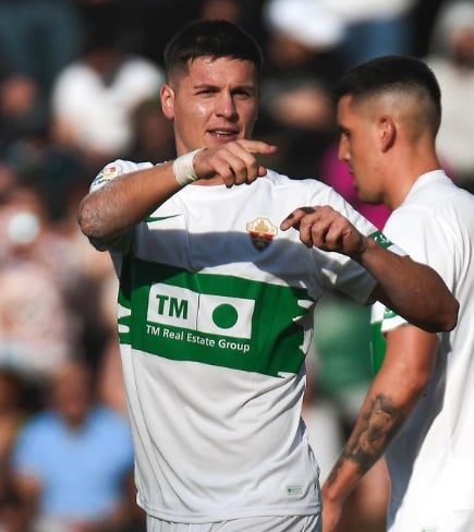 Carrillo celebra gol pelo Elche Reprodução