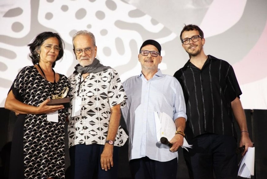 No dia 22/11, Kubrusly, de 79 anos, foi homenageado na sessão de abertura da 11ª Mostra de Cinema de Gostoso, em São Miguel do Gostoso, no Rio Grande do Norte. O documentário foi exibido em uma sala lotada de cinema ao ar livre, e Kubrusly foi aplaudido de pé pelo público. 
 Reprodução: Flipar