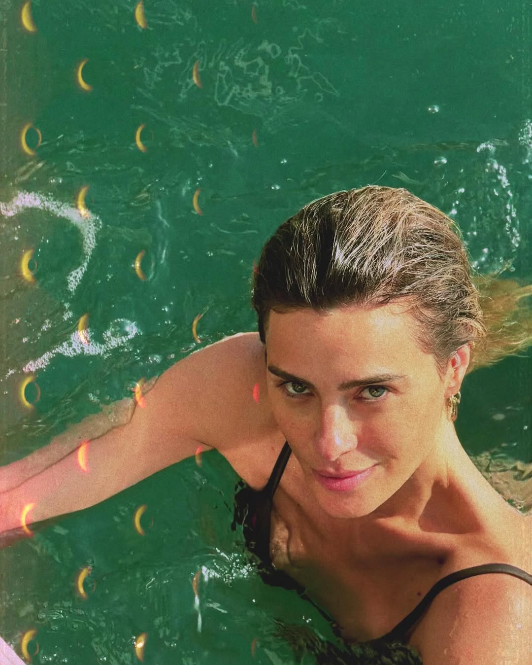 Carolina Dieckmmann exibe bronzeado durante férias na Bahia. Foto: Instagram