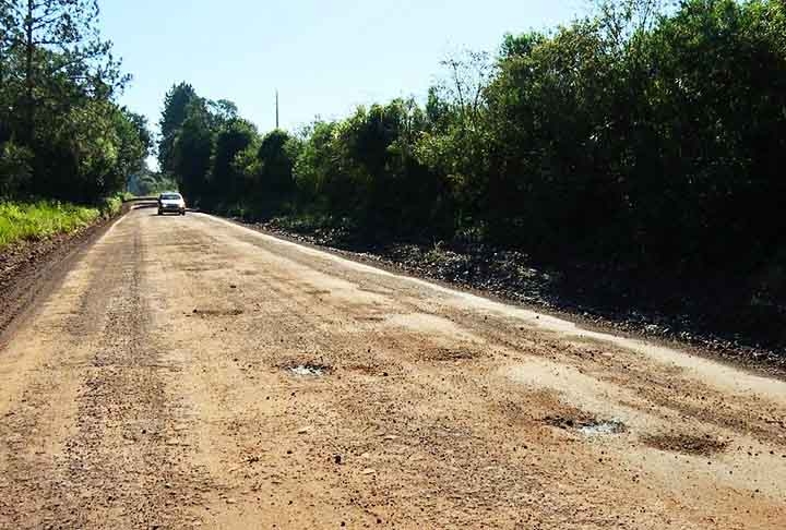 RS-153, de Barros Cassal a Vera Cruz (RS) - Seus 254 km entre Barros Cassal e Vera Cruz, no estado do Rio Grande do Sul, estão sob  administração do DAER-RS (Departamento Autônomo de Estradas de Rodagem do Rio Grande do Sul), que é o órgão estadual responsável pela manutenção e operação da via.

 Reprodução: Flipar