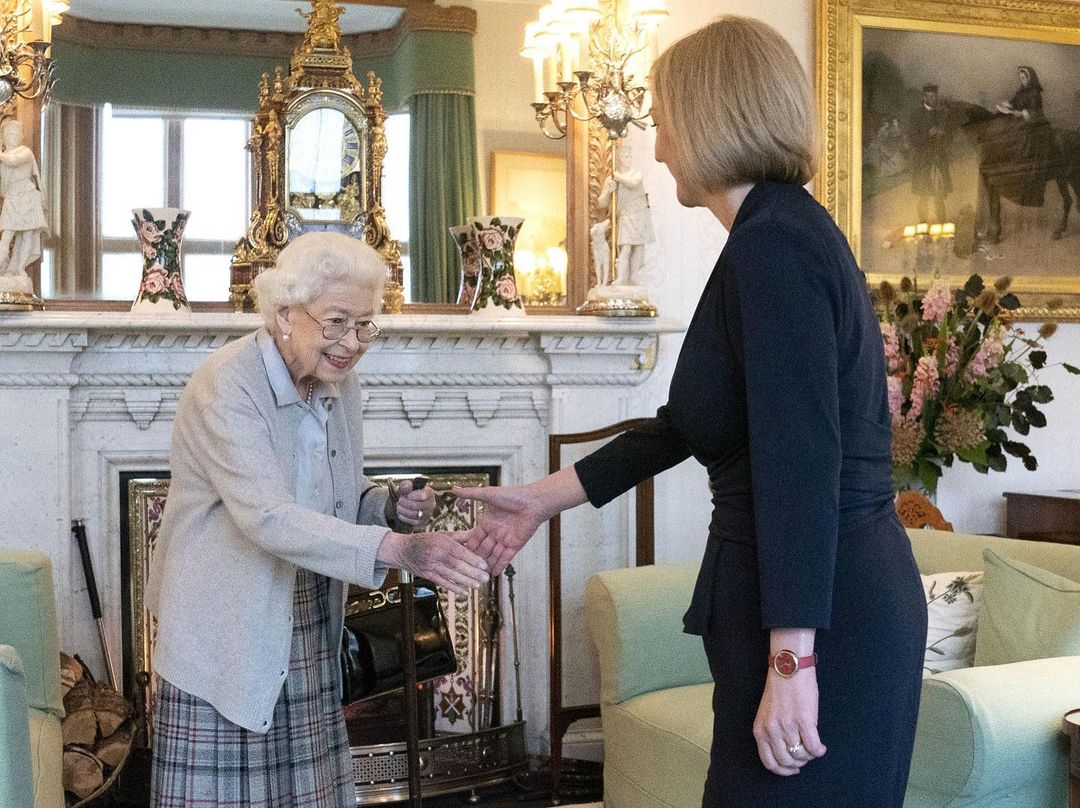 A última aparição pública de Elizabeth II foi recebendo Liz Truss, nova primeira-ministra do Reino Unido. Foto: Divulgação/Buckingham Palace