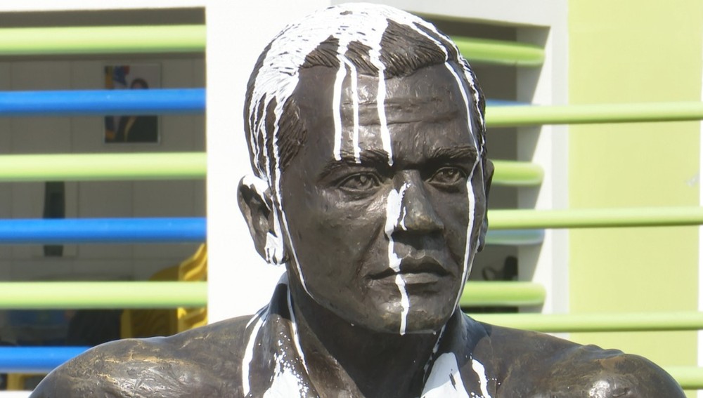 Estátua de Daniel Alves Ronaldo Silva / TV São Francisco