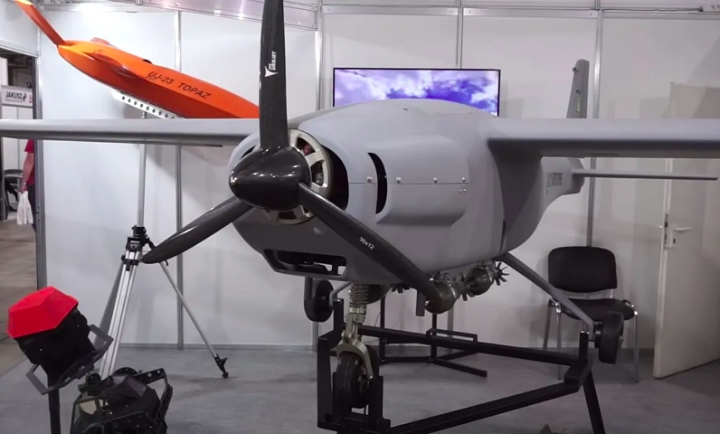 Agora, o Pentágono já trabalha na criação de um “enxame de drones”. São centenas ou até milhares de drones autônomos, aprimorados por inteligência artificial, que transportarão equipamentos de vigilância ou armamentos.