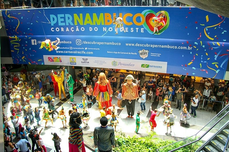 A capital Recife e a cidade de Olinda, na região metropolitana, são os dois principais cenários do efervescente carnaval pernambucano.  Reprodução: Flipar