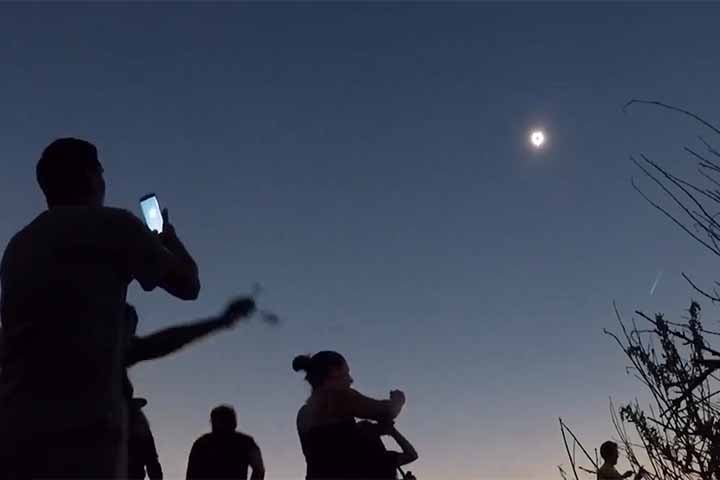 O eclipse solar total, que ocorreu neste dia 8 de abril de 2024, só pôde ser visto nos Estados Unidos, Canadá e México. Mas a Nasa transmitiu as imagens ao vivo para o mundo pelo seu canal no YouTube. . Foto: Reprodução: Flipar