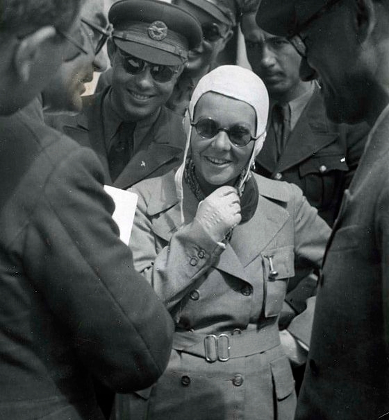 Ao longo de sua carreira, participou de diversas operações militares, demonstrando grande habilidade e coragem. Após sua morte em 2001, seu legado continuou vivo. Em sua homenagem, o segundo maior aeroporto internacional de Istambul recebeu seu nome. Reprodução: Flipar