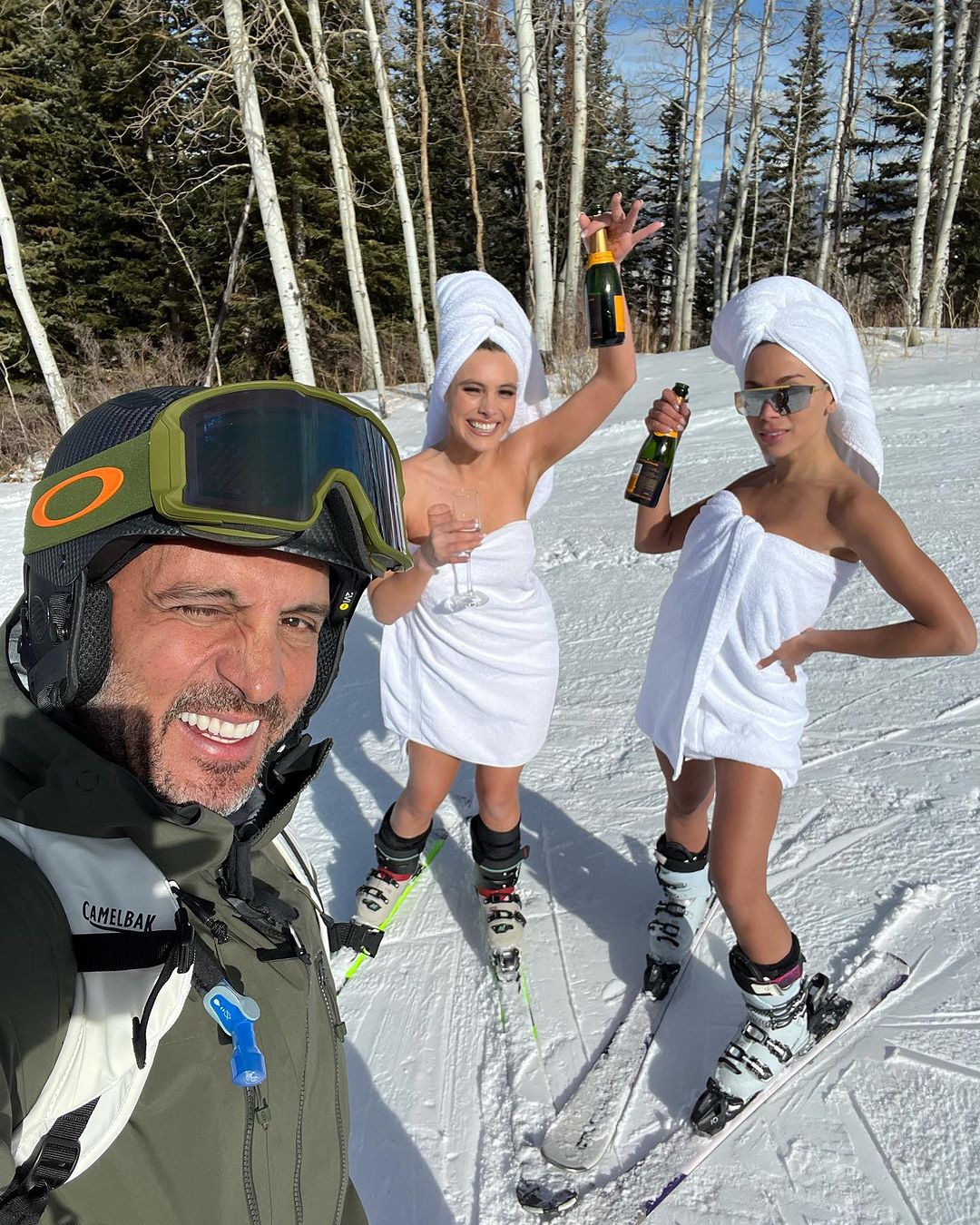 Anitta posa de biquíni em Aspen, no Colorado (EUA)