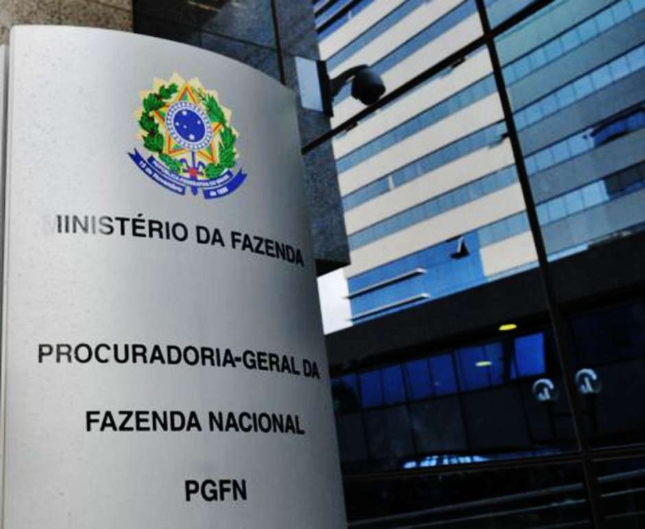 No caso dos empreendedores cobrados pela Procuradoria da Fazenda Nacional (Dívida Ativa), o parcelamento pode ser de até 145 meses, com valores mínimos de R$ 25, no Portal Regularize.