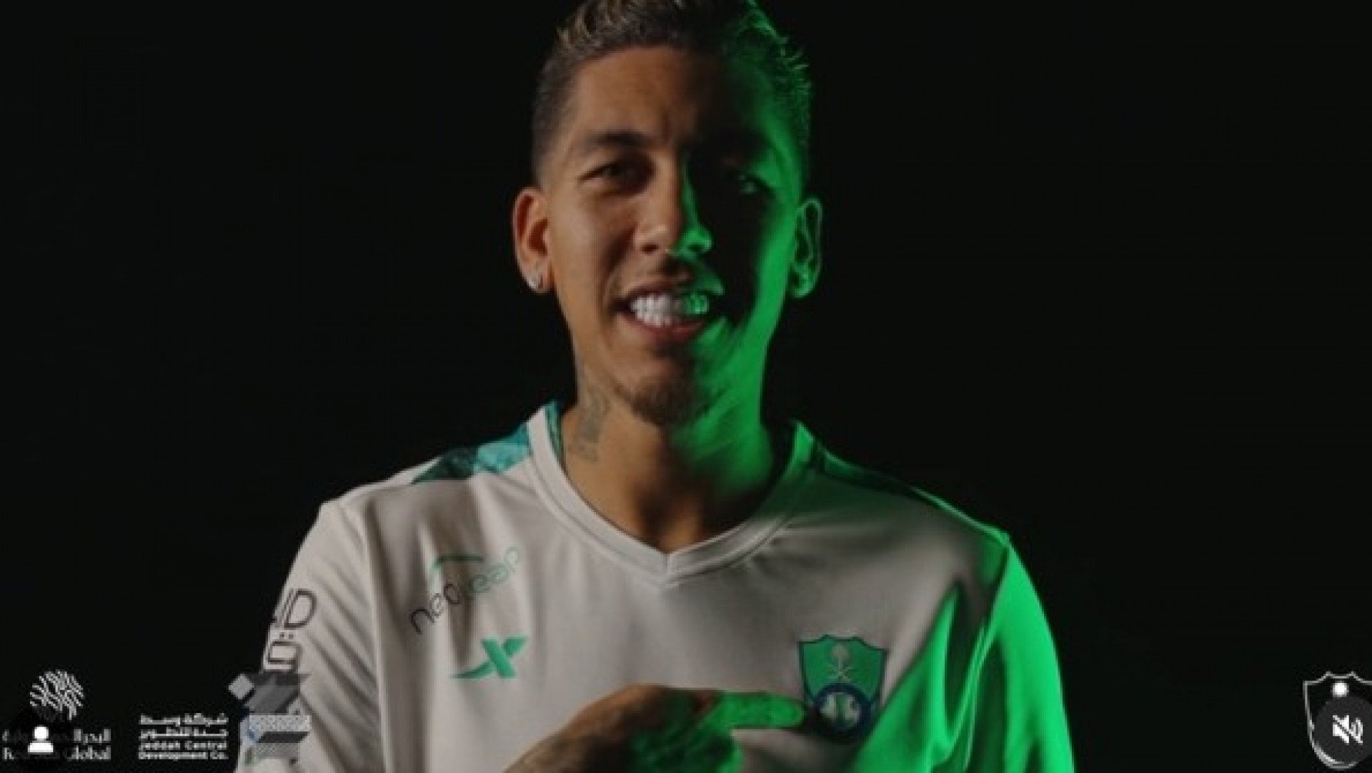 Roberto Firmino é anunciado pelo Al-Ahli, da Arábia Saudita