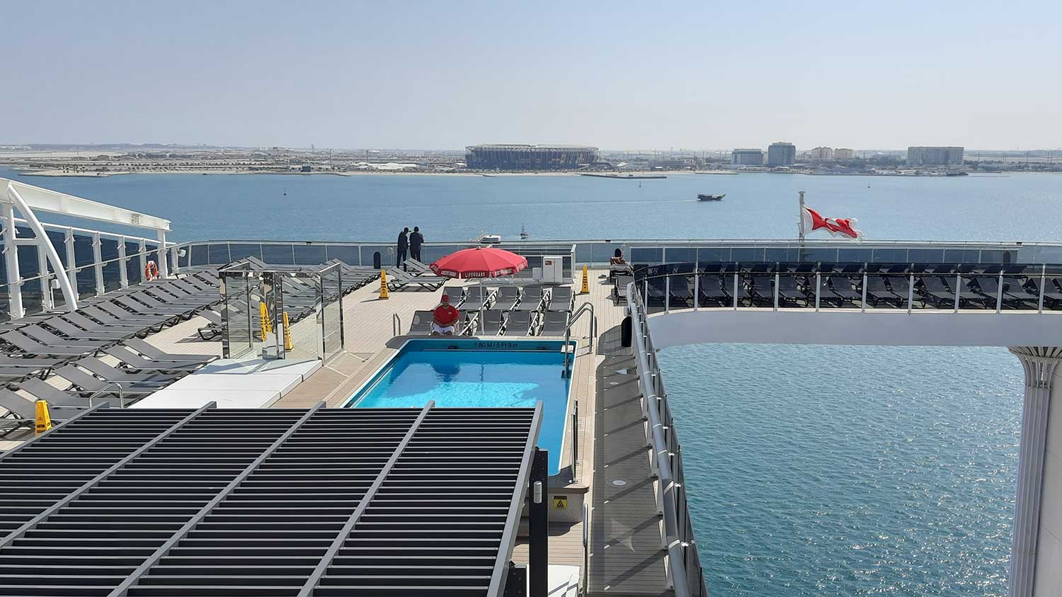 Existem 7 piscinas dentro do MSC World Europa, sendo 1 com teto retrátil e 1 para o the MSC Yacht Club. Foto: Felipe Carvalho/iG