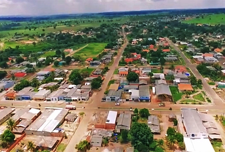 Chupinguaia (Rondônia) - Cidade com 8.300 habitantes numa área de 5.100 km², a 360m de altitude e 533 km de distância da capital Porto Velho. Reprodução: Flipar