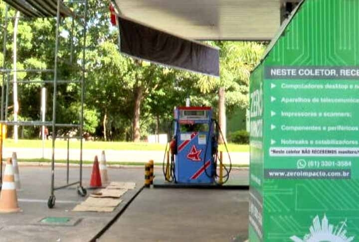 Na logística reserva, o responsável por dar uma destinação correta ao resíduo é o consumidor. Ele procura pontos de entrega voluntária ou agenda a coleta em domicílio. A empresa contratada para gerir o recolhimento desse material é responsável por encaminhá-lo às associações de reciclagem. E o reciclador é responsável por separar o que pode ser reaproveitado. Reprodução: Flipar