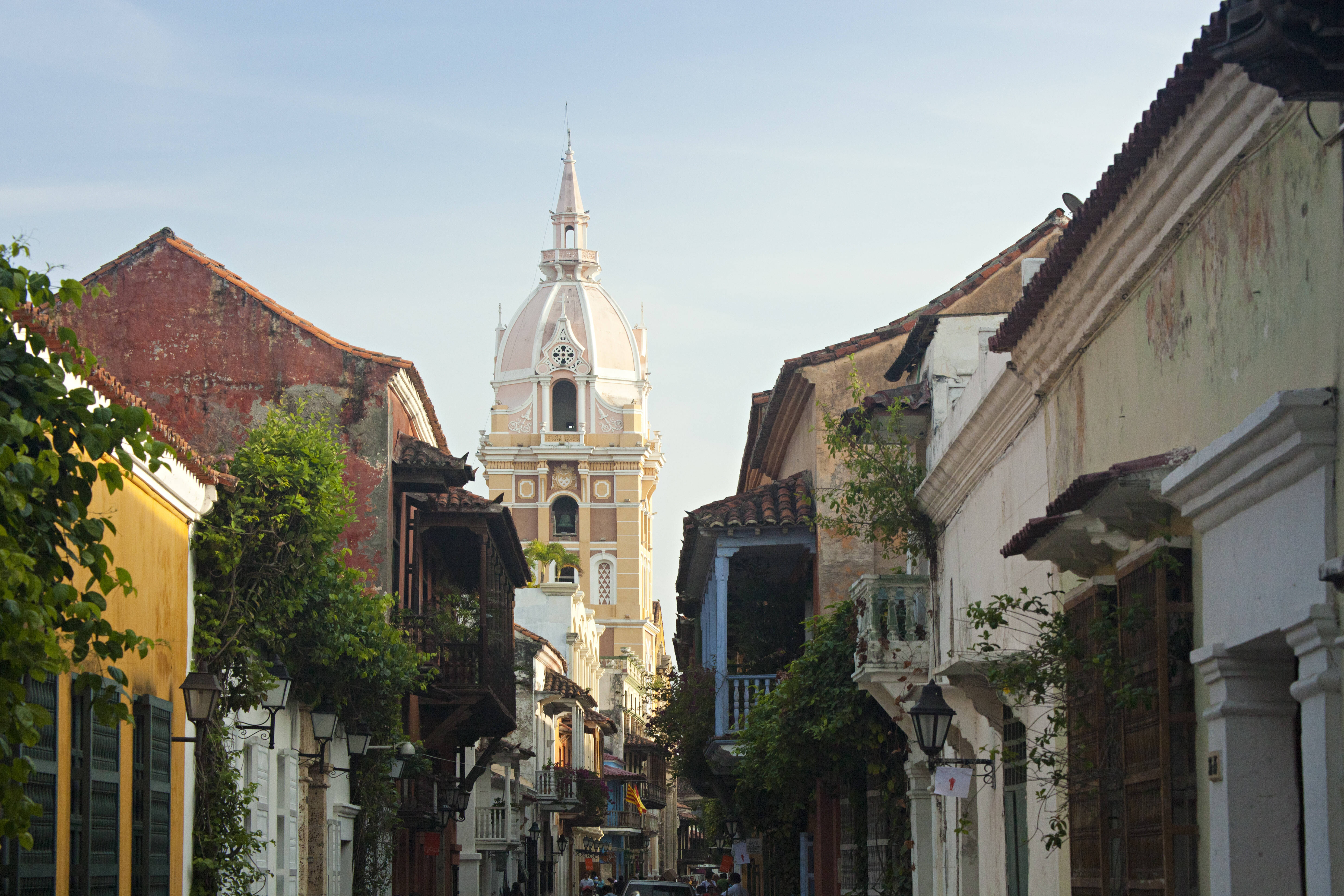 Arquitetura colonial e fachadas coloridas são características marcantes em Cartagena. Foto: Getty Images