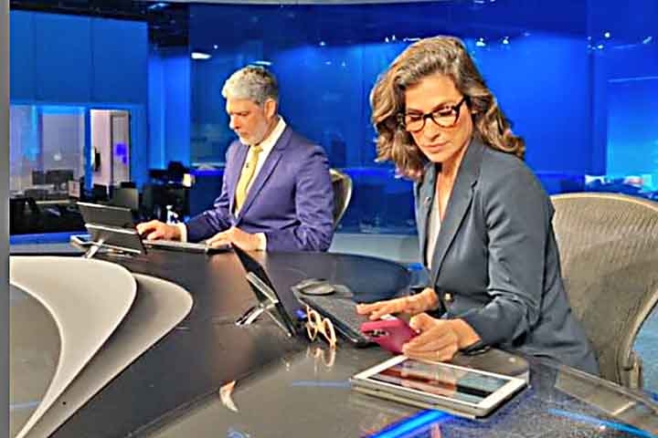 No dia 1º de setembro de 2025, dia em que o Jornal Nacional celebrou seus 56 anos, William Bonner anunciou oficialmente sua saída da bancada do telejornal. 
 Reprodução: Flipar