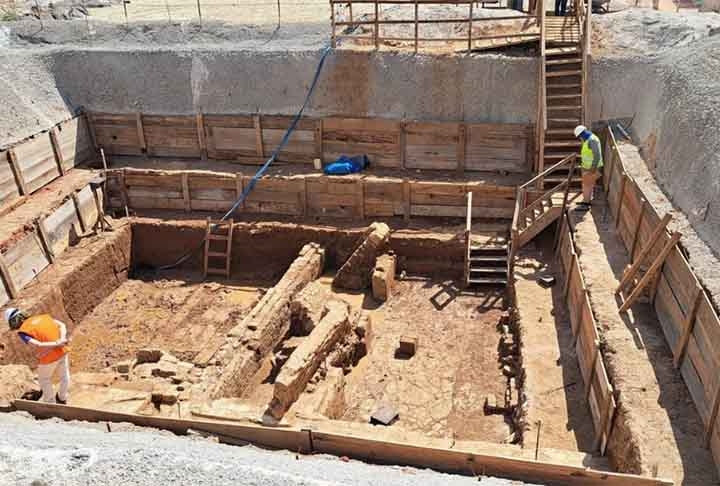 A nova estação está sendo construída no local onde ficava localizada a sede histórica da tradicional escola de samba Vai-Vai, maior campeã da história do Carnaval de São Paulo com 15 títulos. 

 Reprodução: Flipar